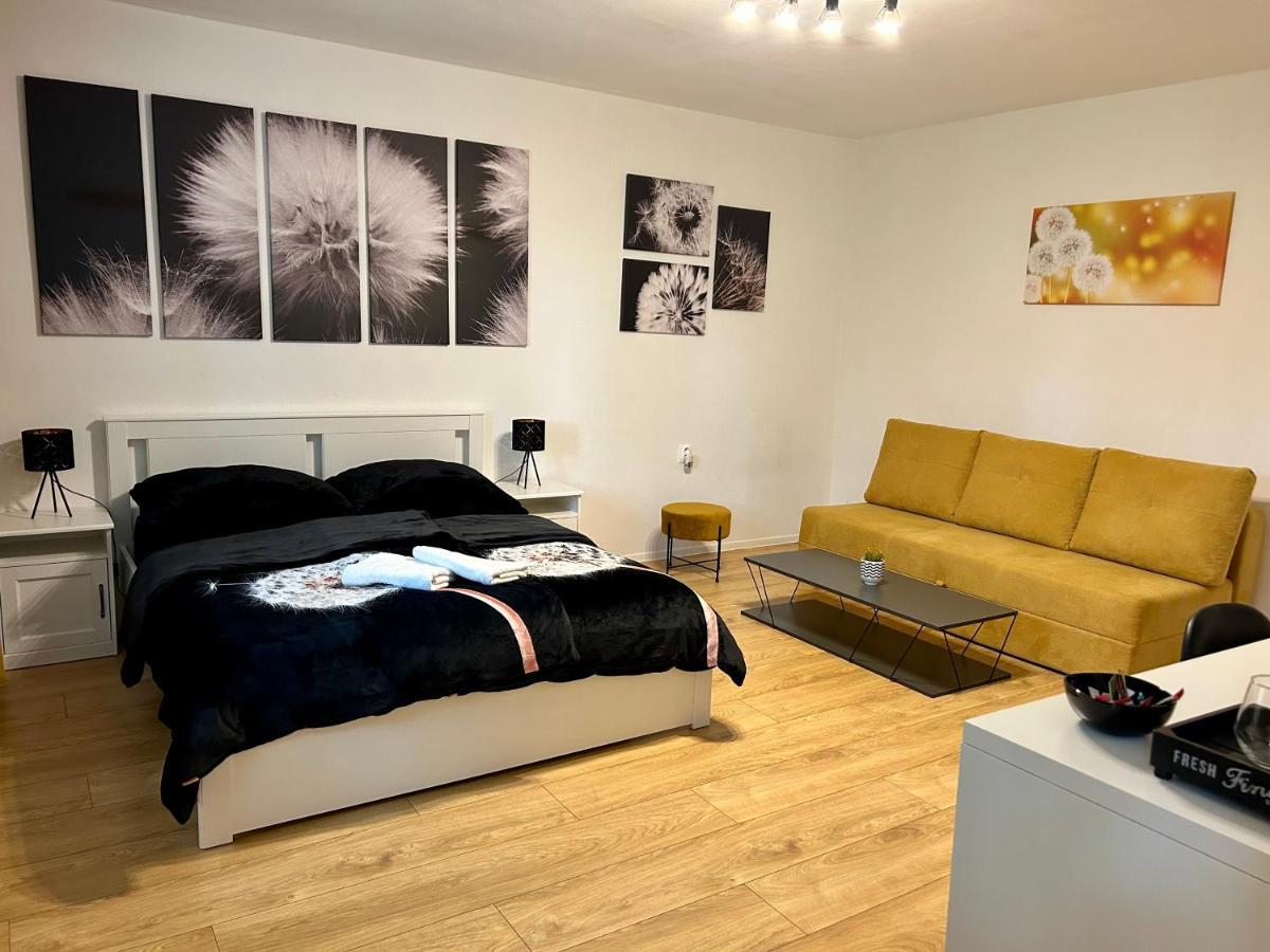 Studio Apartment Dandelion Братислава Екстериор снимка