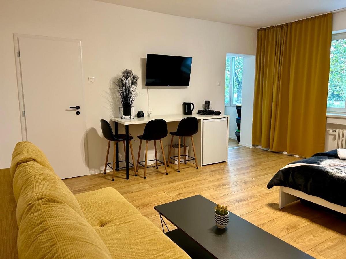 Studio Apartment Dandelion Братислава Екстериор снимка